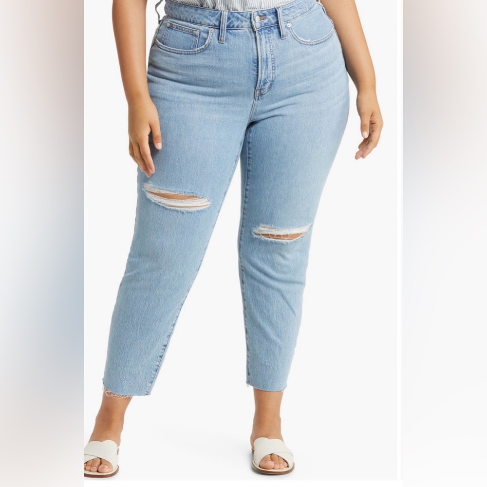 SOLD
Madewell The Curvy Perfect Ripped Edition- Size 22W